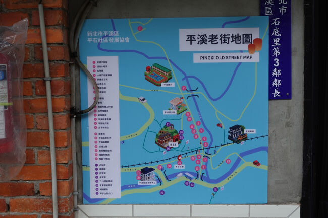 この先十字路が中心で、さらに先に火車站ですかね。