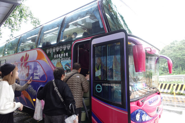 10分くらいで到着。下車はわたしだけ。乗車は…すげぇ人数やな。何人かは、朝一緒にお並びでしたね。こっち見て、どっから来たの？みたいな感じかな。