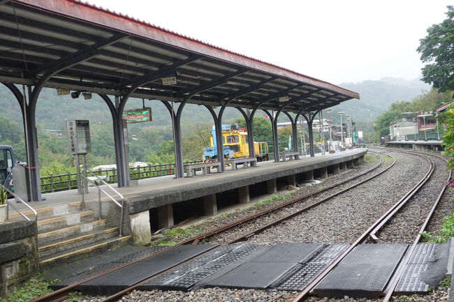 火車通る訳でも無し。