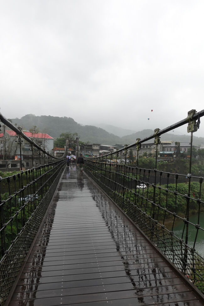 吊橋の揺れより、足元滑らんように。