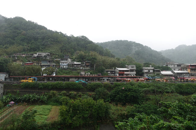 渡った先、ちょっとした東屋ありました。そっからの眺め。