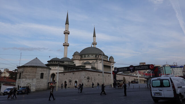 通勤客がまばらに…<br />