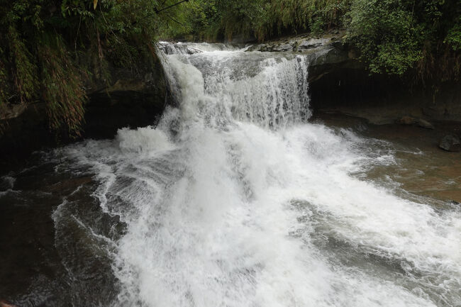 少し先に、高さは無いけど水量多い瀧。