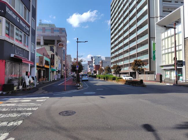 時刻は12時半。<br />岩国駅前でお昼をいただくことにします。<br /><br />ところで皆さん、岩国のグルメっていうと、何を思い浮かべますか？<br />城下町なので、和食系を想像される方も多いと思います。<br />が、今回はあえて・・・