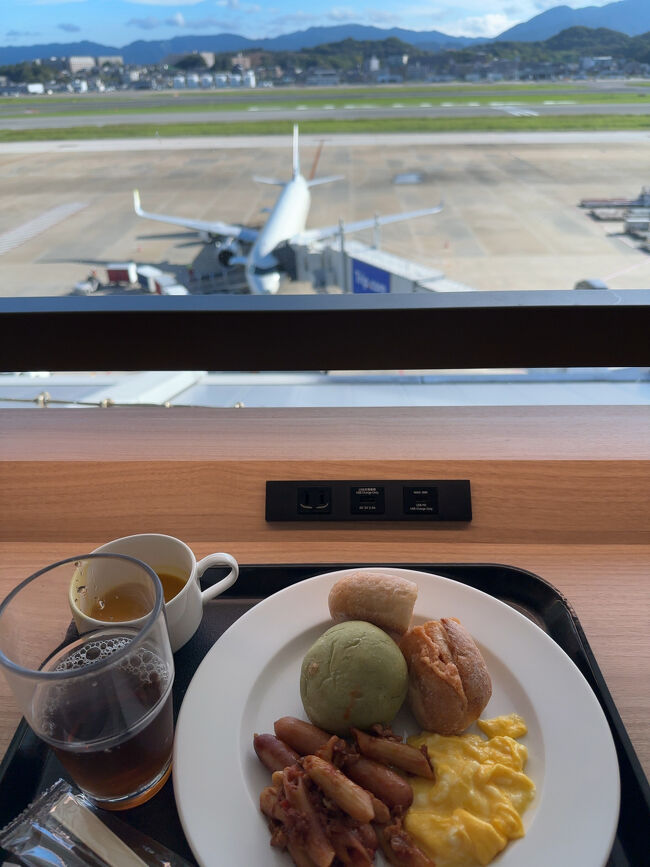 ラウンジでちょっと小腹満たし。