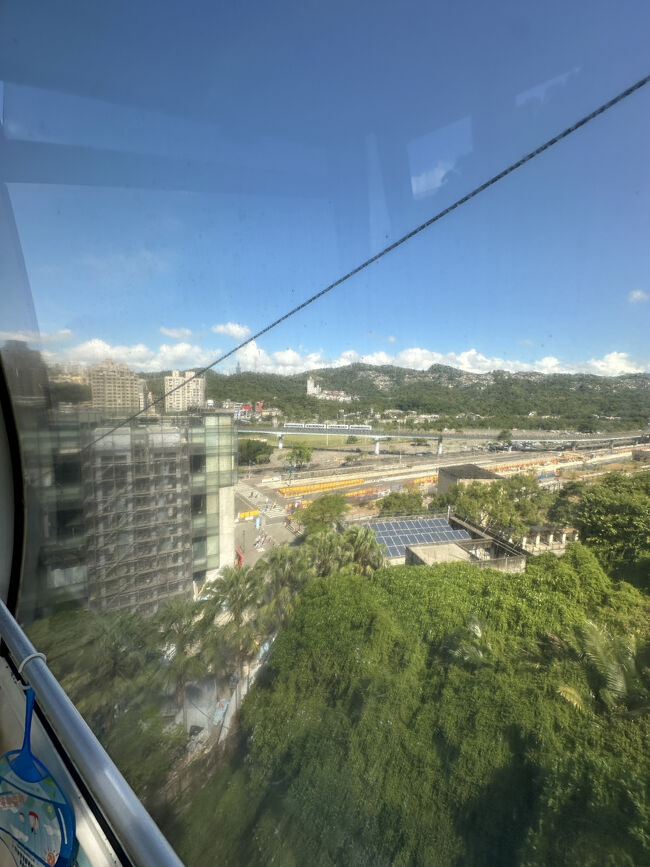 風が強く、時々ゴンドラが揺れた。