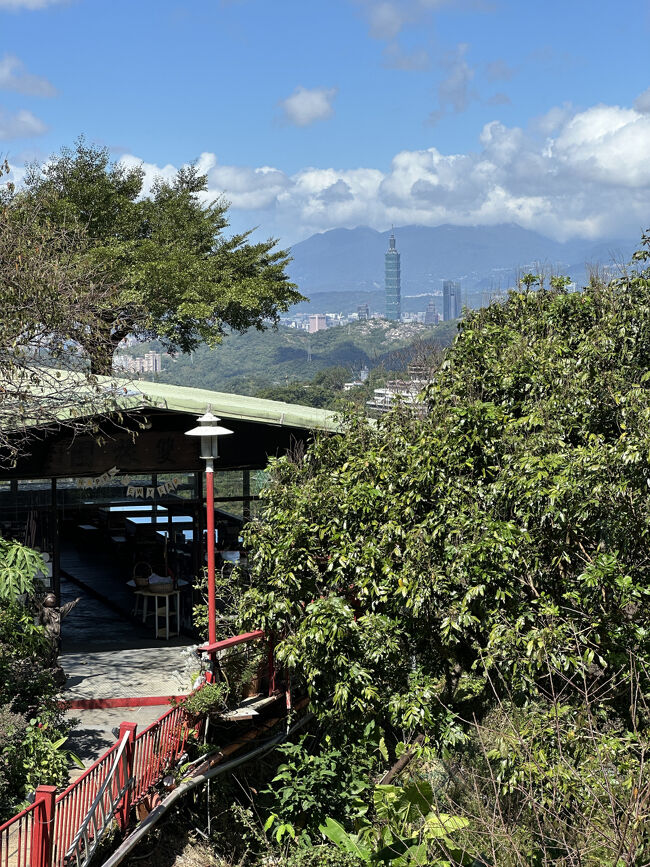 付近を散策。<br />猫空のイメージは、木々の間から見える台北101の風景。<br />そういう感じで撮ってみましたが、イマイチ。<br />