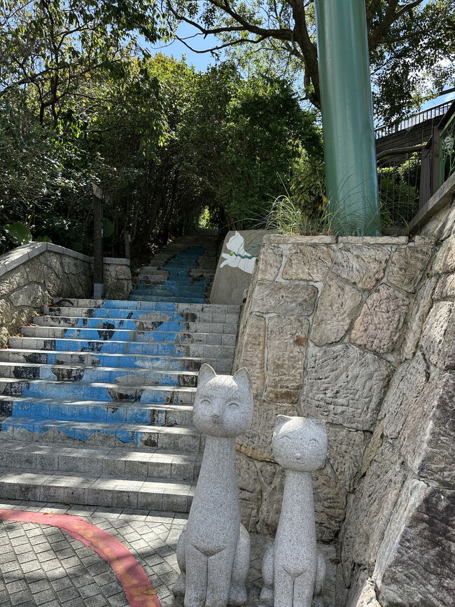 猫空駅そばに猫のオブジェ。