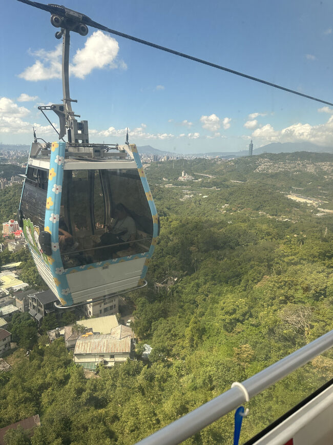 戻ります。<br />帰りも一人貸し切り状態のゴンドラ。