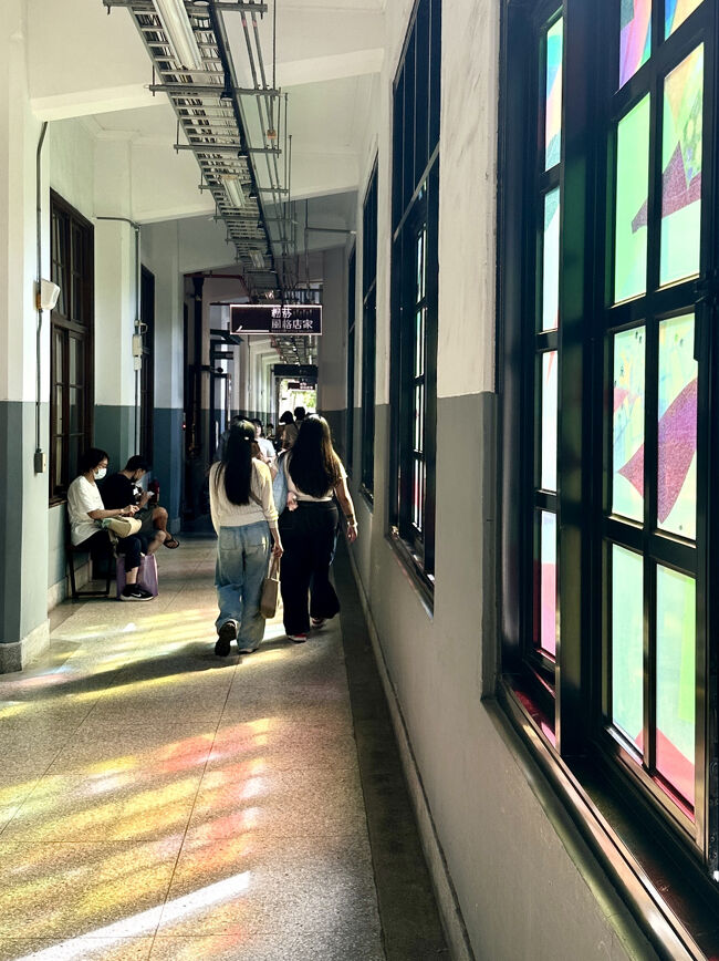 建物の中は、工芸品やアート作品やレストランやカフェもあり<br />ゆっくりと散策できた。<br />