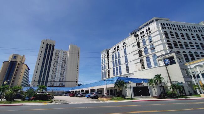 ひまわりの後はジョーテンでお買い物。<br />ジョーテン裏の立派な廃墟も今は綺麗だけどどんどん化け物屋敷になっていくのかな？