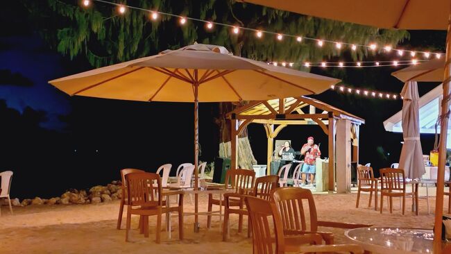 生演奏は今日もありました。<br />これだけでもリゾート気分。<br />https://marianasbeachresort.com/ja/skippers-bar-%e3%82%b9%e3%82%ad%e3%83%83%e3%83%91%e3%83%bc%e3%82%ba%e3%83%90%e3%83%bc/