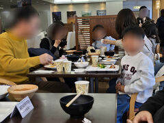 昼食、またもビュッフェだが、彫刻の森美術館で12時から11名を予約してある。賑やかに昼食を食べて楽しかった忘年会旅行も解散。
各家族ごとに楽しむ時間もないといけない。
アウトレットに、鈴廣蒲鉾博物館に、或いは真っ直ぐ家路に、思い思いに過ごして帰った。
来年も是非行こう、と皆言ってくれて嬉しい。
いつまでも、こんな時間がくればいいなと思った。
