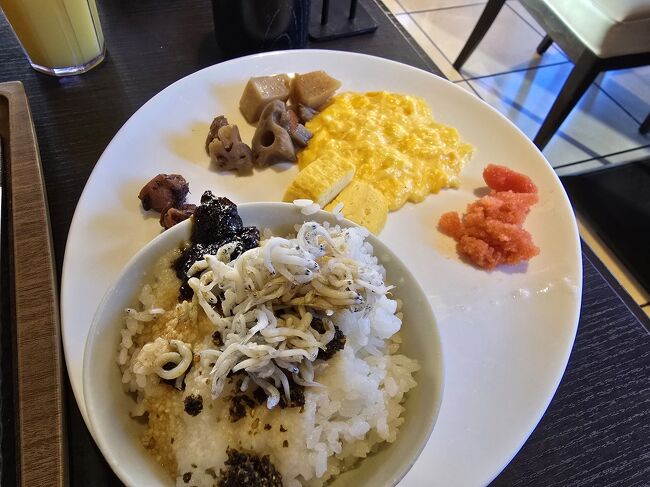 筑前煮、スクランブルエッグ、とろろごはんにしらす