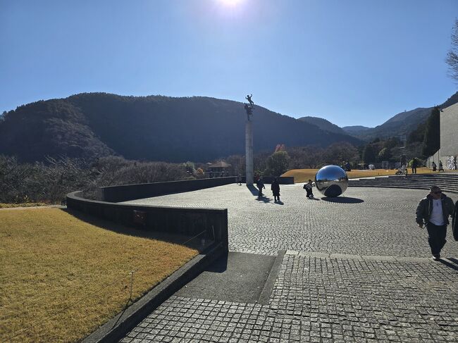 最高に天気がいい、相模湾まで見えた。<br />ピカソ館はピカソの絵画やデッサン画の展示があり大人向け。<br />大人も子どもも楽しめて良かった。