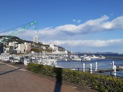 熱海駅からバスで海岸に来てみました
熱海のバス、何番に乗ればいいのかわかりづらい
運転手さんに聞いたら丁寧に教えてくれました