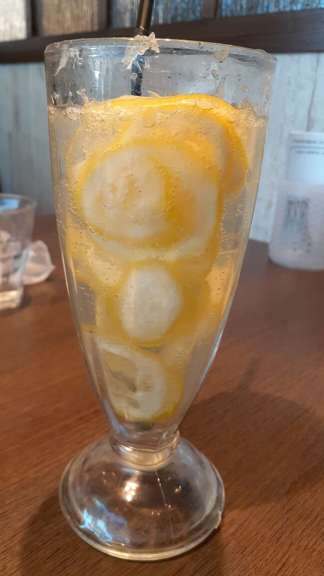 ラスカのパスタ屋さん<br />レモンスカッシュ<br />このレモンスライスがとっても美味しかった！