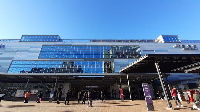 熱海駅<br />いい天気<br />平日のせいか思ったより混んでなかった<br />中国語もあまり聞こえなかった<br />中国の渡航自粛ありがたいですねー