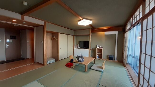 布団はセルフで敷きます<br />敷布団を二枚にしたので体痛くならなくてよかった<br />枕も最高！<br />和室大嫌いなのにホテル旅館で久々に寝心地よく爆睡できた