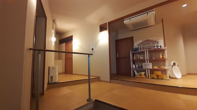 休憩場所から一階下がると貸切風呂３つ<br />休憩場所に貸切風呂が空室かわかるランプがあるので、それを確認してから階段を下りましょう