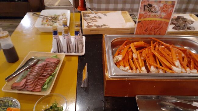 カニも無くなればすぐに補充してくれます<br />カニ爪美味しかったー