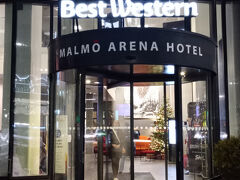 チェーン店のベストウエスターン系
マルメアリーナホテルです。
1泊15000円位でした。
素泊まりだと思っていたらチェックインの時に朝食付きですよって言われました。
朝食付きだと早起きしないといけないから無くて良いんだけど。