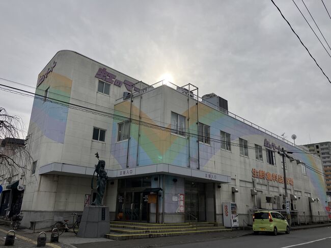 バスで弘前駅方面に向かい、駅近くの虹のマートという市場に来ました。<br />地元の方で賑わっており、新鮮でお得なものがたくさんありました。