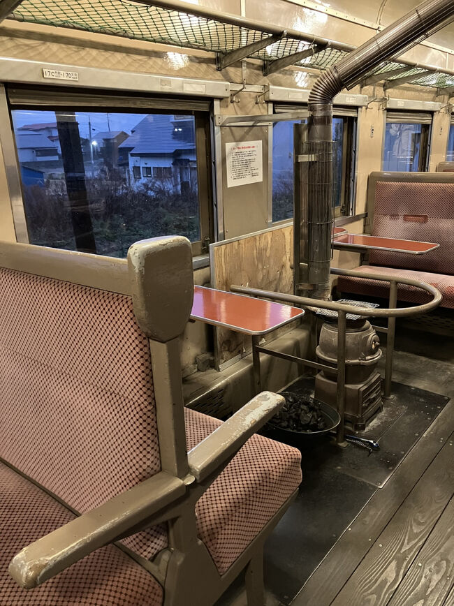 帰路はストーブ列車。<br />お酒とスルメも買えます。スルメはスタッフさんがストーブで炙ってくれます。