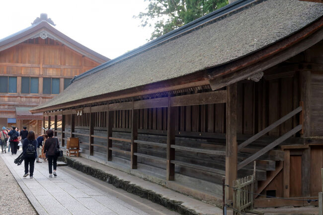 　神在月で、全国からやってくる神様が泊まる十九社。東西にある