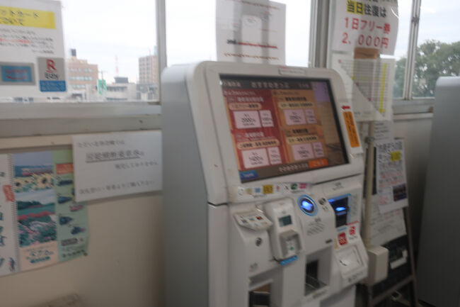 小湊鉄道線の乗り場へ向かいます<br /><br />JRの乗換の時は連絡跨線橋できっぷを売っていてそこで買いましたが､外から乗車するときはどうするのか・・・<br /><br />と思っていたらJRの有人改札を素通りして良いよう<br />で､連絡改札でこちらの券売機で小湊鉄道のきっぷを購入
