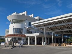 やってきたのは道の駅かでな。
この道の駅、全国的に珍しい特徴があり、、