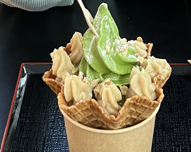まずは中心にある抹茶のソフトクリームからいきます。