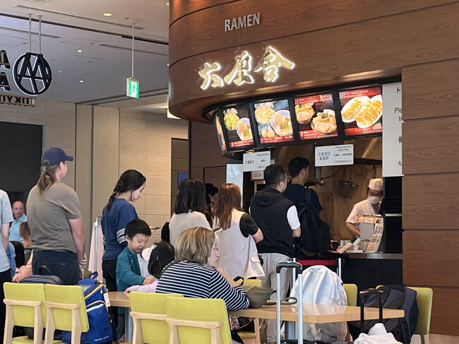 人気のお店で、いつも大行列です。