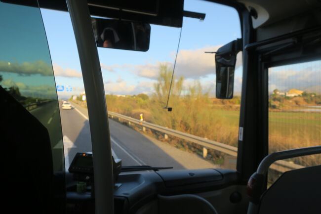 ロンダ行きのバスからの景色は、とってものどかな感じでした。