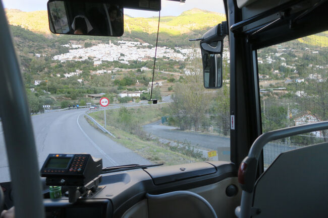 途中、下記の白い村に停まりました。<br />・カサラボネラ(Casarabonela)<br />・アロサイナ(Alozaina)<br />・ユンケラ(Yunquera)<br />・エル・ブルゴ(El Burgo)