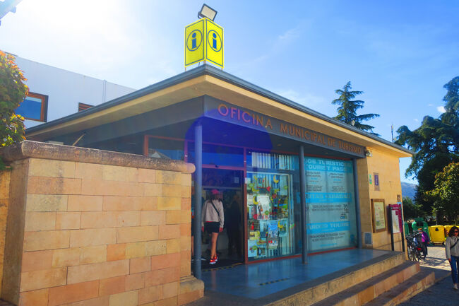 インフォメーションがありました。入ってみましたが特に収穫なしです。<br /><br />■Oficina Municipal de Turismo de Ronda<br />https://maps.app.goo.gl/Q8yTGmFVTHsD46fEA