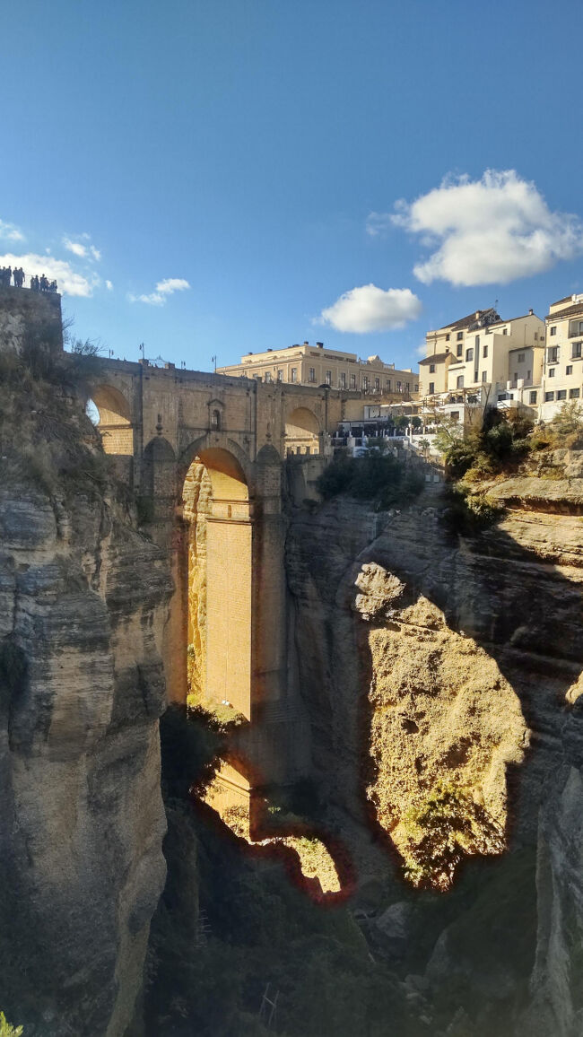 縦のほうが伝わりますね。去年のギリシャのメテオラとはまた違った、心に残る風景です。<br /><br />【女一人旅【第１８弾】11.メテオラ1】<br />https://4travel.jp/travelogue/11941781<br /><br />【女一人旅【第１８弾】12.メテオラ2】<br />https://4travel.jp/travelogue/11942609