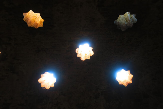 光が内部に差し込むように天窓がありました。星形でとってもオシャレです。