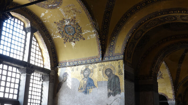 壁画はこのように剥げ落ち