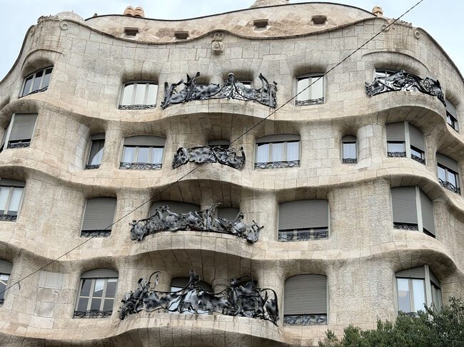 カタルーニャ音楽堂への移動中にカサミラの前を通過しました。<br />カサミラは前回訪問しましたので、今回はパス。入場料がもう少し優しかったら行きたかったです。