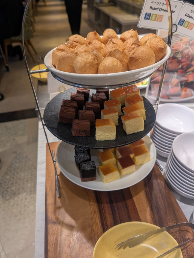 ケーキも数種類<br />チーズケーキを食べましたが超しっとりで、他も食べたかった