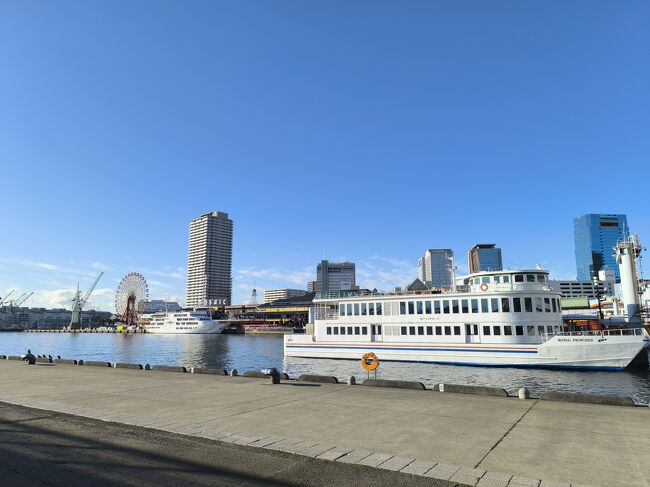 ポートタワー下からモザイク側の景色