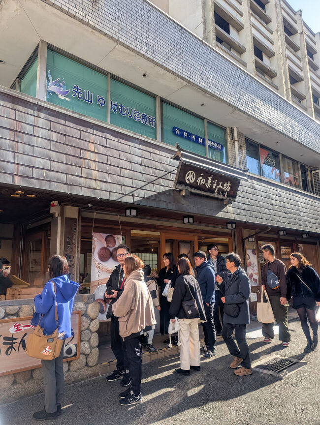 振り向くと、たくさんの人の行列