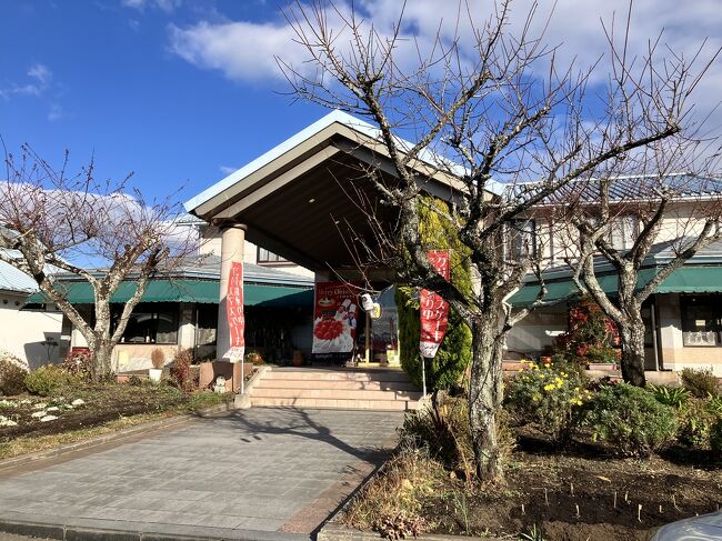 【寄り道】<br />大分県内あちこちにある『お菓子の菊屋』は和菓子も洋菓子も手広く作ってます。アウトレット品はこの工場直売店でしか売ってません。