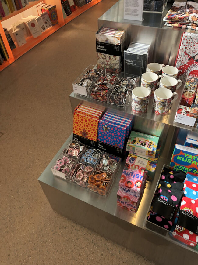 ミュージアムショップも広々としています。