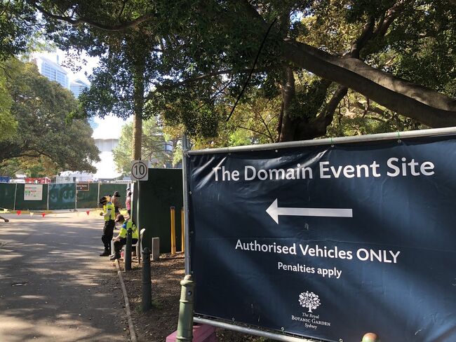 帰路は､､､､､先ずドメイン抜けて～<br /><br />この時は大きな公園のドメインはこの時はマルデッグラのイベント会場になっていました。