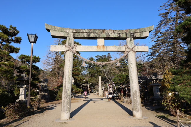 ふもとの吉香公園の傍にある、吉香神社にお参りしていきましょう。