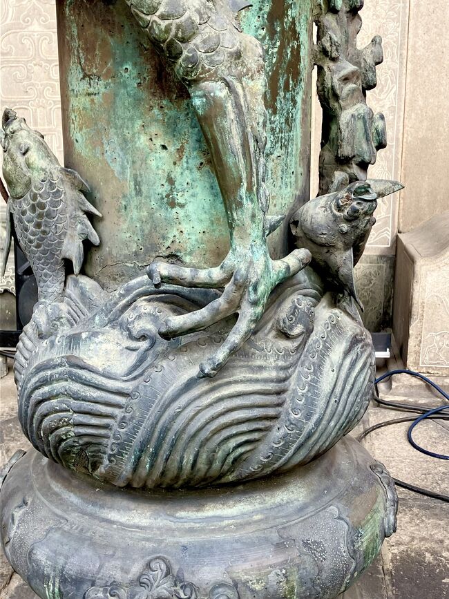 龍の指が４本やん！