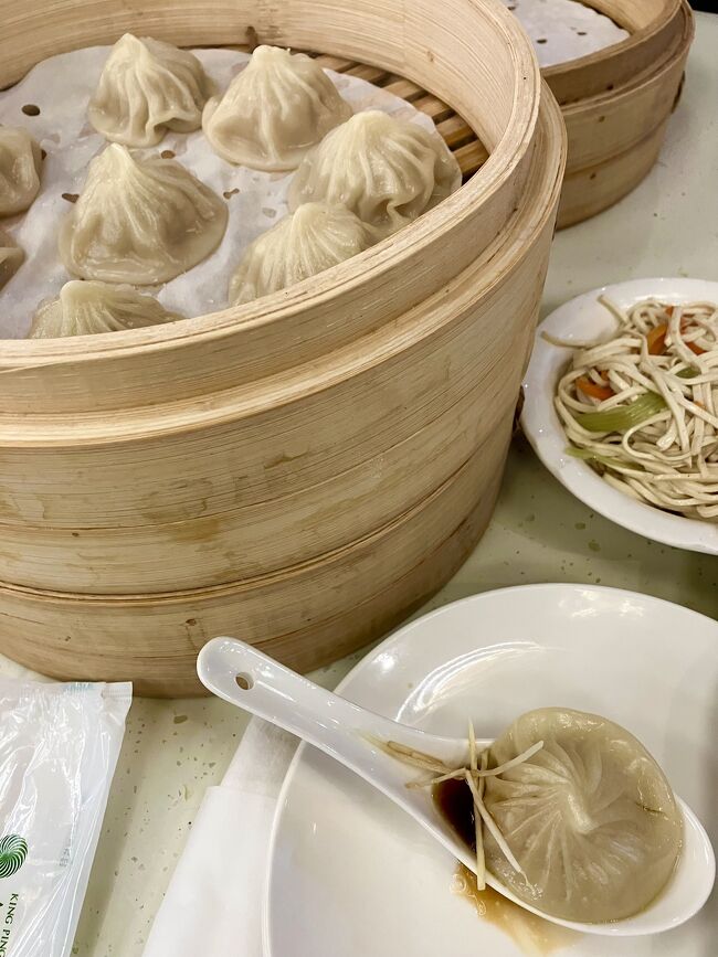 昼食は<br />金品茶楼で小籠包<br />アツアツおいひぃ～<br /><br />ツアーって楽ちーん♪