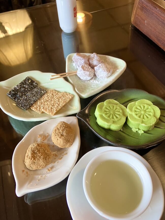 お茶が美味しい～！<br />お菓子は緑色のヤツが特に美味しかったー！